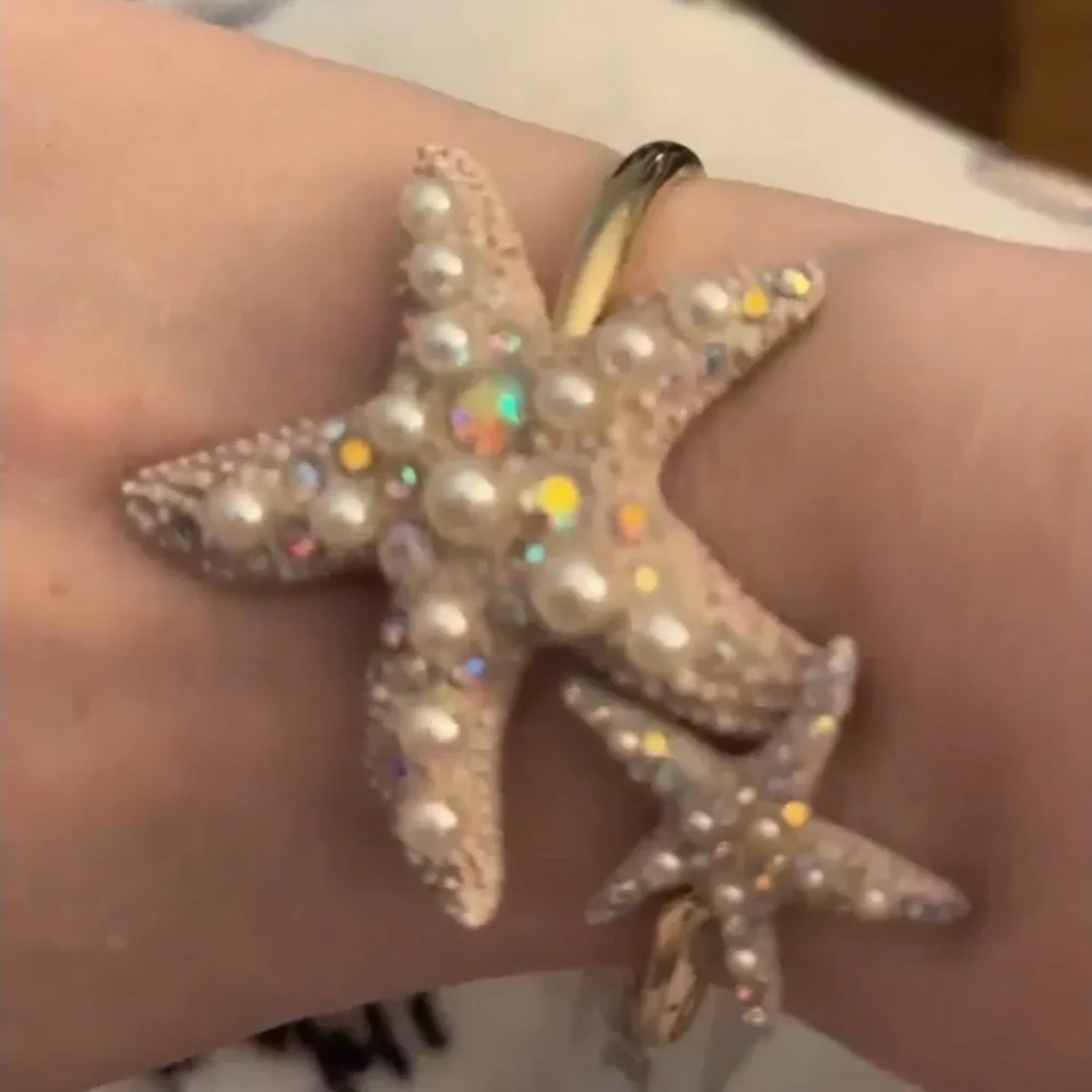 🤍▪️Betsey Johnson ▪️Betsey Johnson Starfish Hinged Bangle Bracelet